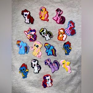 Pony croc charms 16 pieces ✨